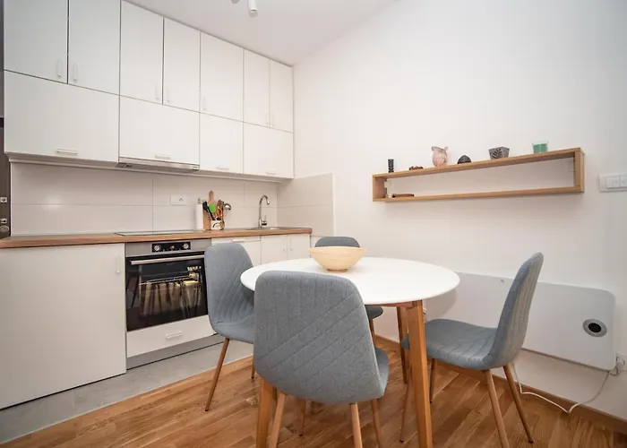 & Апартаменты *