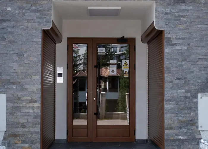 Апартаменты & *