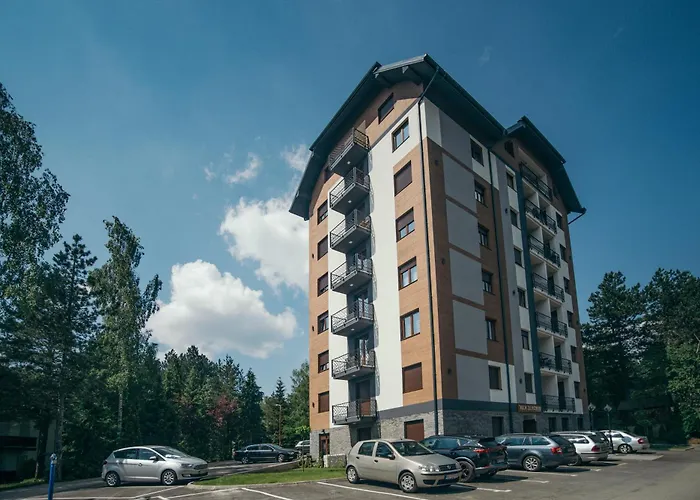 Апартаменты & *